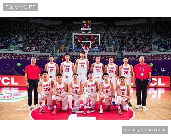 特写:总决赛终场哨响,阿不都沙拉木与辽宁队老队友韩德君紧紧相拥 特写:总决赛终场哨响,阿不都沙拉木与辽宁队老队友韩德君紧紧相拥